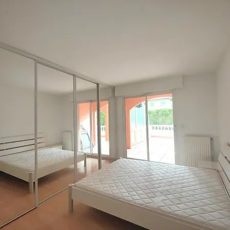 Appartement Superbe 4p In Rdj Avec Piscine - Parking *